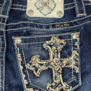 Miss Me jeans Signature Capri Women’s Size 26 Cross Embroidered Stitch Pockets